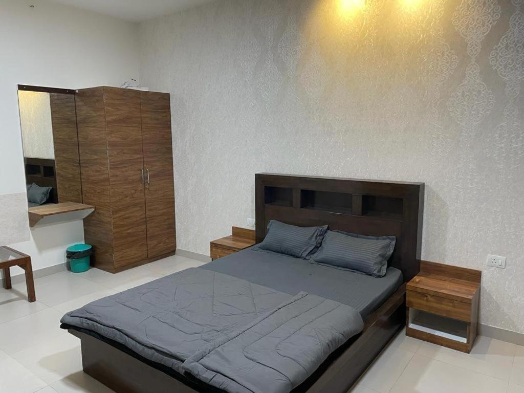 Royal Nest Premium Hotel Pune Exterior photo